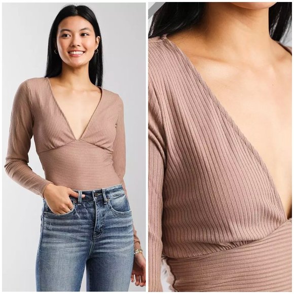 Red by‎ BKE Buckle Large L Taupe Ribbed Knit Empire Plunging V-Neck Top Shirt - Picture 1 of 5